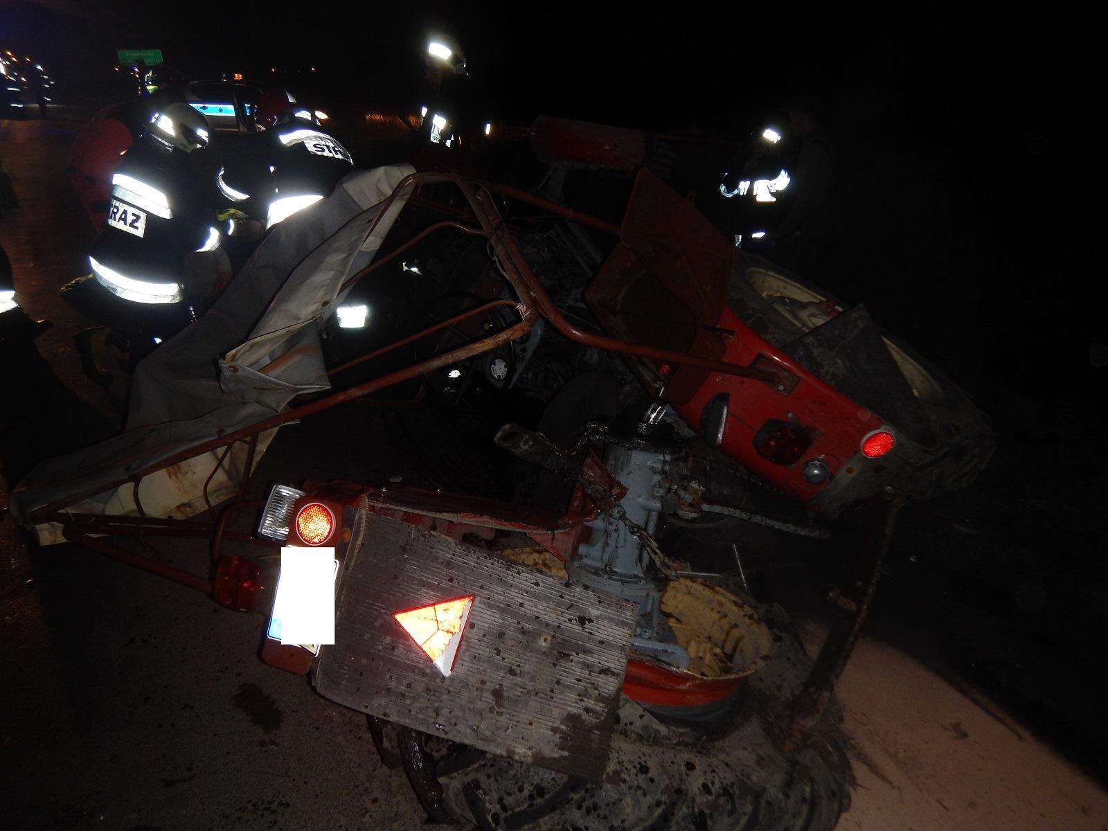 Chevrolet roztrzaskał ciągnik rolniczy. 33-letni rolnik trafił do szpitala!