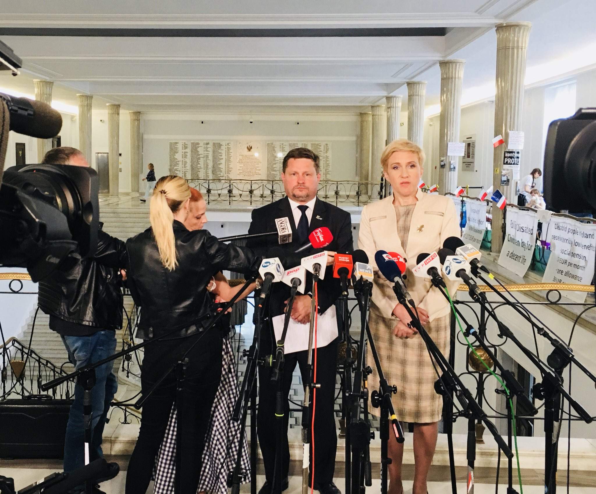 21 maja Urszula Pasławska z PSL oraz Bartosz Józwiak z Kukiz‘15 poinformowali, że złożyli do Trybunału Konstytucyjnego wniosek o stwierdzenie niezgodności z Konstytucją Prawa łowieckiego Fot. Twitter Ula Pasławska