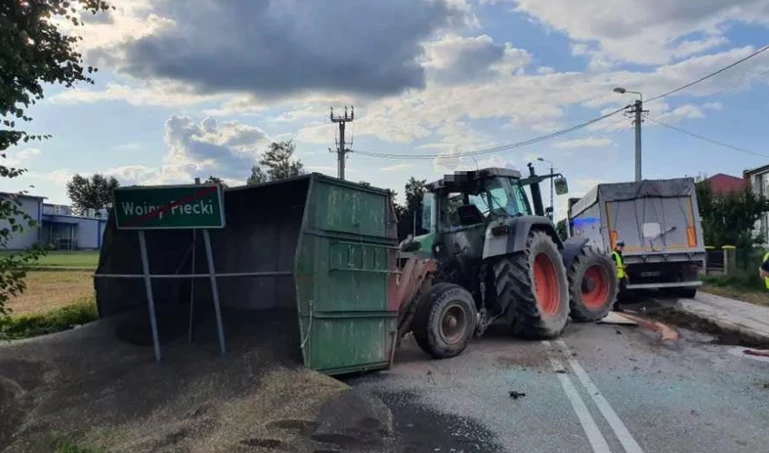 Czołowe zderzenie ciągnika Fendt z ciężarową Scania. 21-letni rolnik został ranny