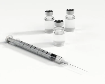 Masz powyżej 80 lat? Zarejestruj się na termin szczepienia przeciw COVID-19 już 15 stycznia!