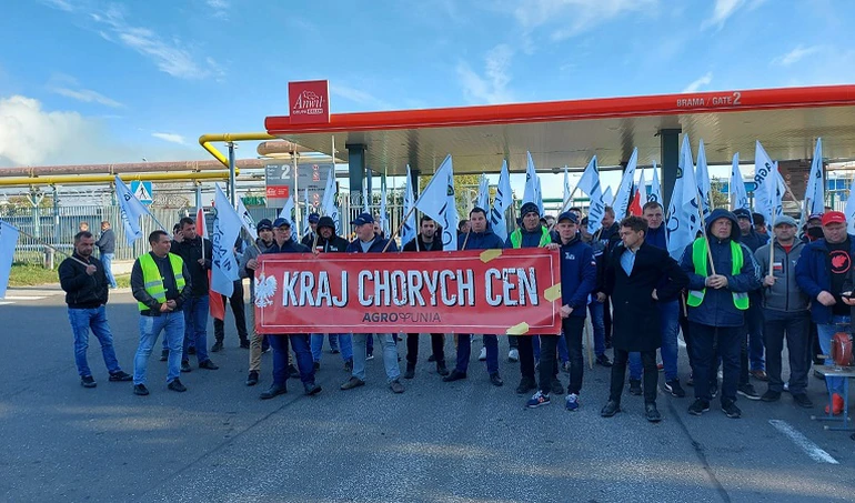 Strajk rolników we Włocławku. Blokują Anwil ze względu na ceny nawozów