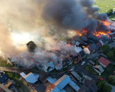 OGROMNY pożar wsi Nowa Biała. Rolnicy liczą straty