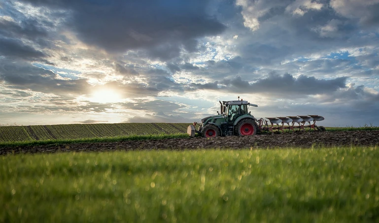 Czy rolnik ma prawo pierwokupu udziałów w gruntach rolnych?