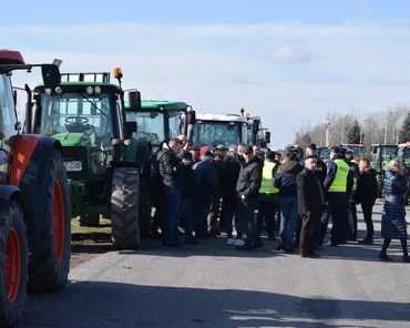 Protest rolników spod Kalisza. Walczą o swoją ziemię, która ma pójść pod obwodnicę