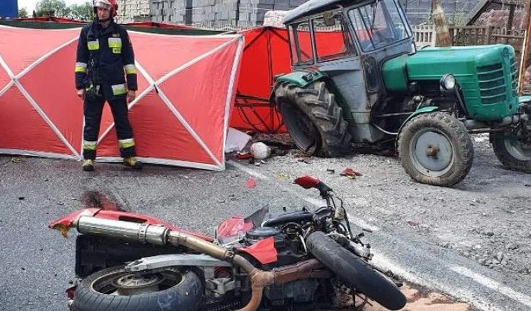 Tragedia: w zderzeniu motocykla z ciągnikiem ZGINAŁ 41-latek