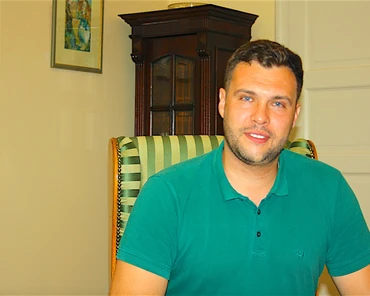 Adam Nowak z ZMW chce pomóc Kołodziejczakowi wywrócić stolik