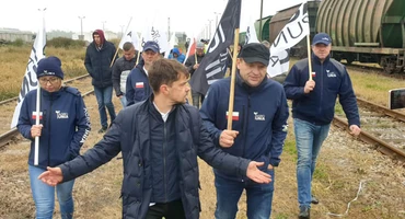 AgroUnia zablokowała tory. "Wysyłanie polskich nawozów na Ukrainę to zdrada rolników"
