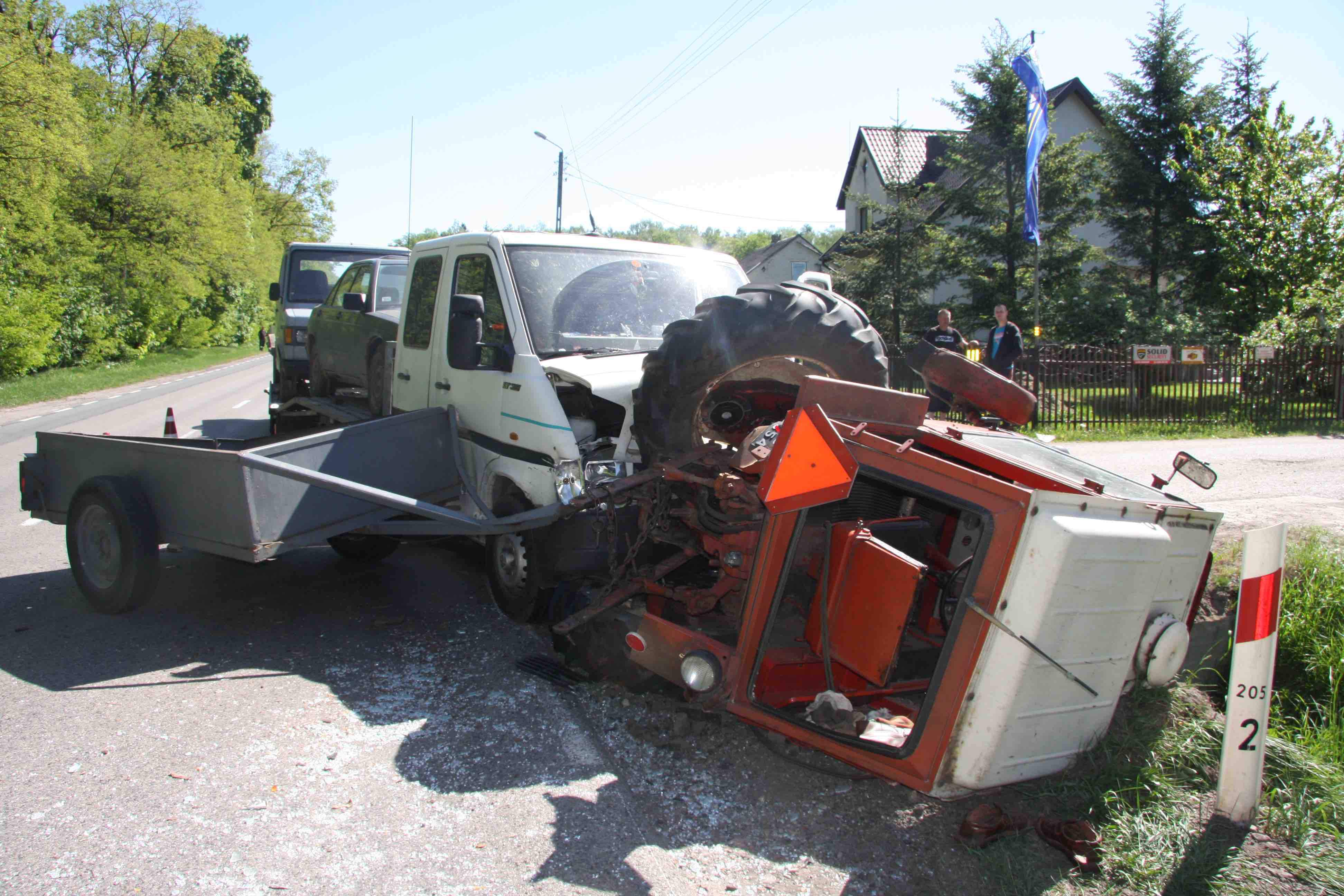 Wypadek ciągnika rolniczego z lawetą z Litwy
