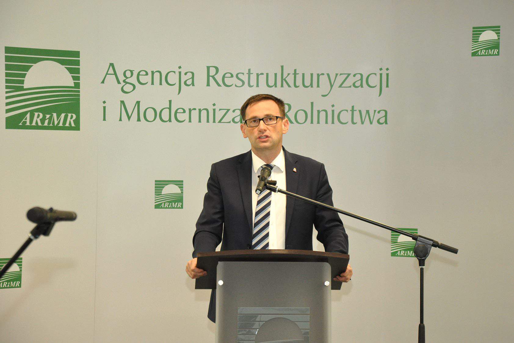 Daniel Obajtek rozpoczął kierowanie ARiMR pod koniec listopada 2015 roku –jako p.o. prezesa, a później już jako prezes. 