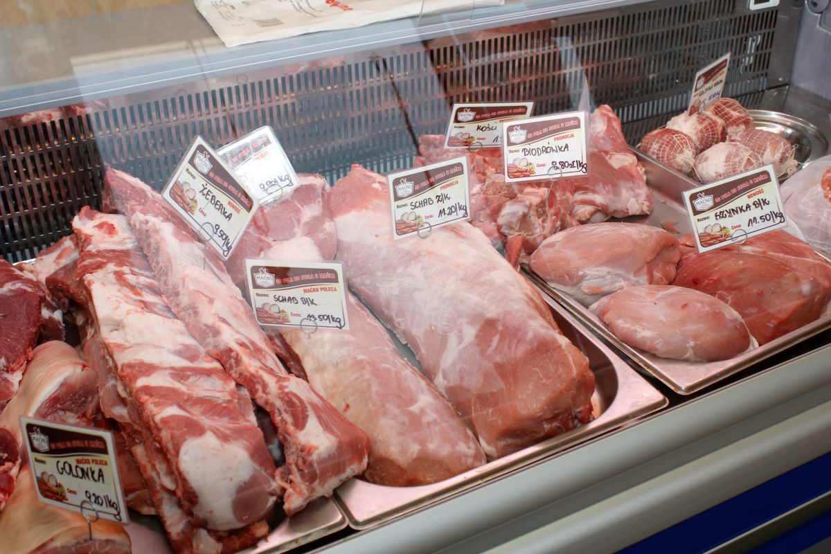 Mięso pochodzące od zdrowych świń ze stref ASF jest bezpieczne i zakłady ubojowe oraz sieci handlowe nie mają podstaw, aby odmawiać jego zakupu