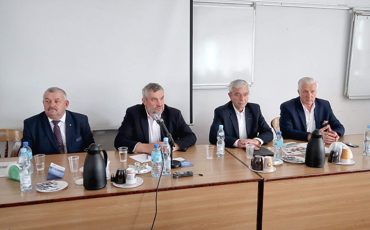 Od lewej:  Wojciech Wilamowski – przewodniczący rady KZSM, Jan Krzysztof Ardanowski – minister rolnictwa i rozwoju wsi, Jerzy Chróścikowski – senator, Waldemar Broś – prezes KZSM