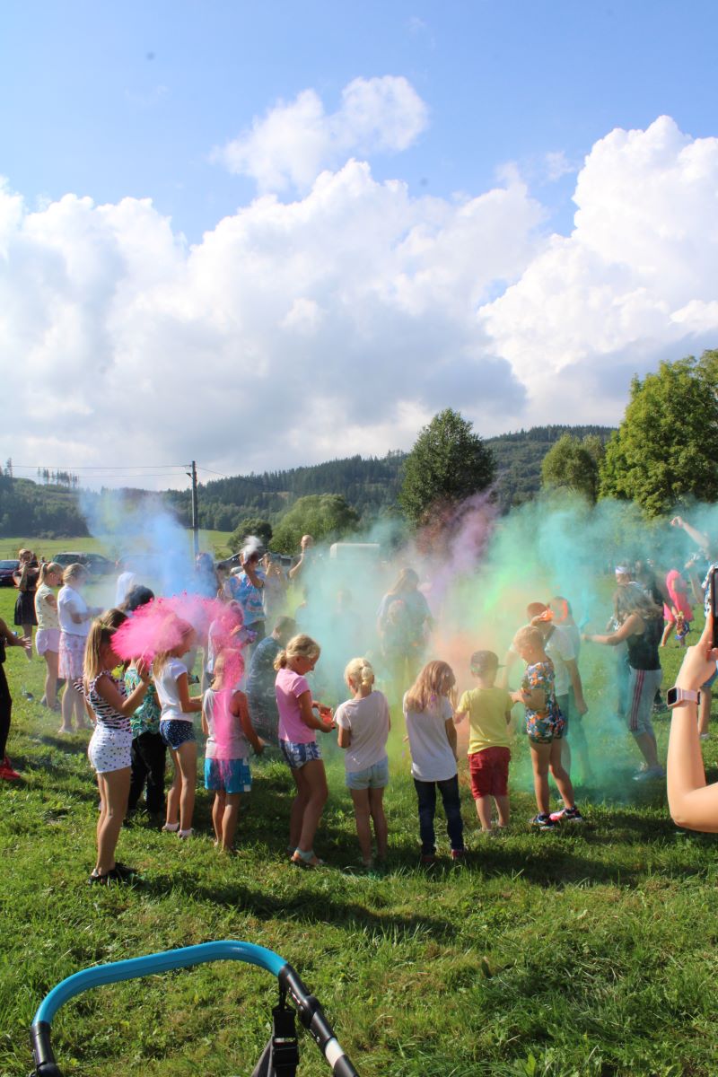Wśród atrakcji dla dzieci na Festiwalu Mleka oprócz białego koloru znalazło się także miejsce na inne barwy