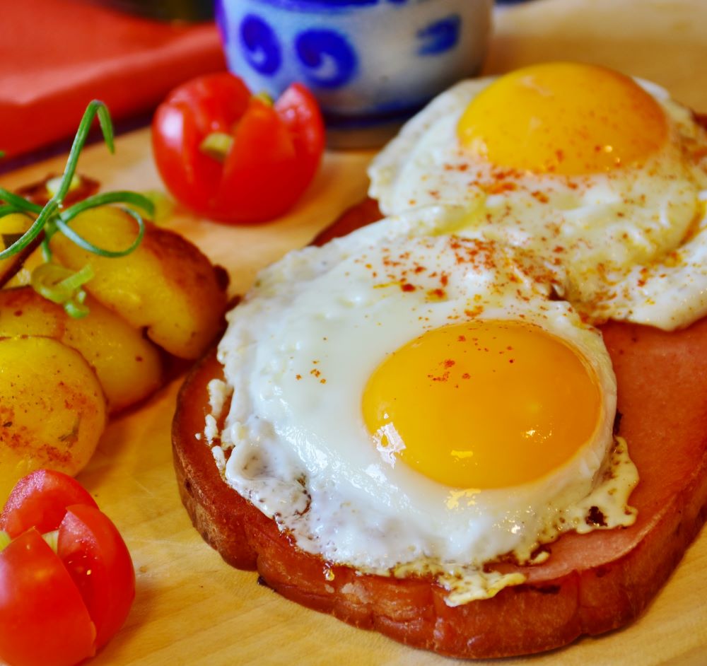 Śniadanie złożone z jaj nasyci bardziej niż to składające się z chleba z masłem, mimo że liczba kalorii będzie taka sam