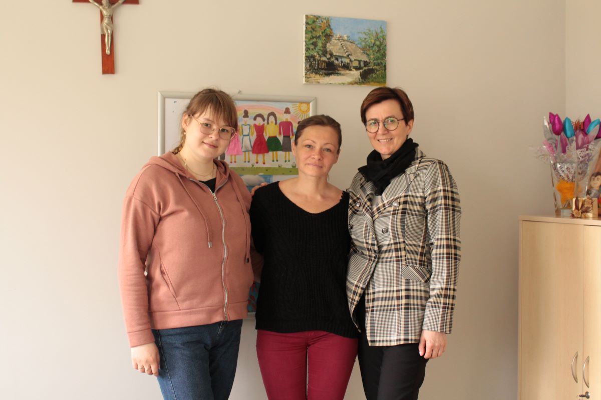 Od lewej: Nela Pavlenko, Larisa Szwydki i Elżbieta Kujawa. Ukraińskie matki są nie tylko spokojne o los swoich dzieci w przedszkolu. Są zachwycone stosowaną w nim metodą wychowawczą
