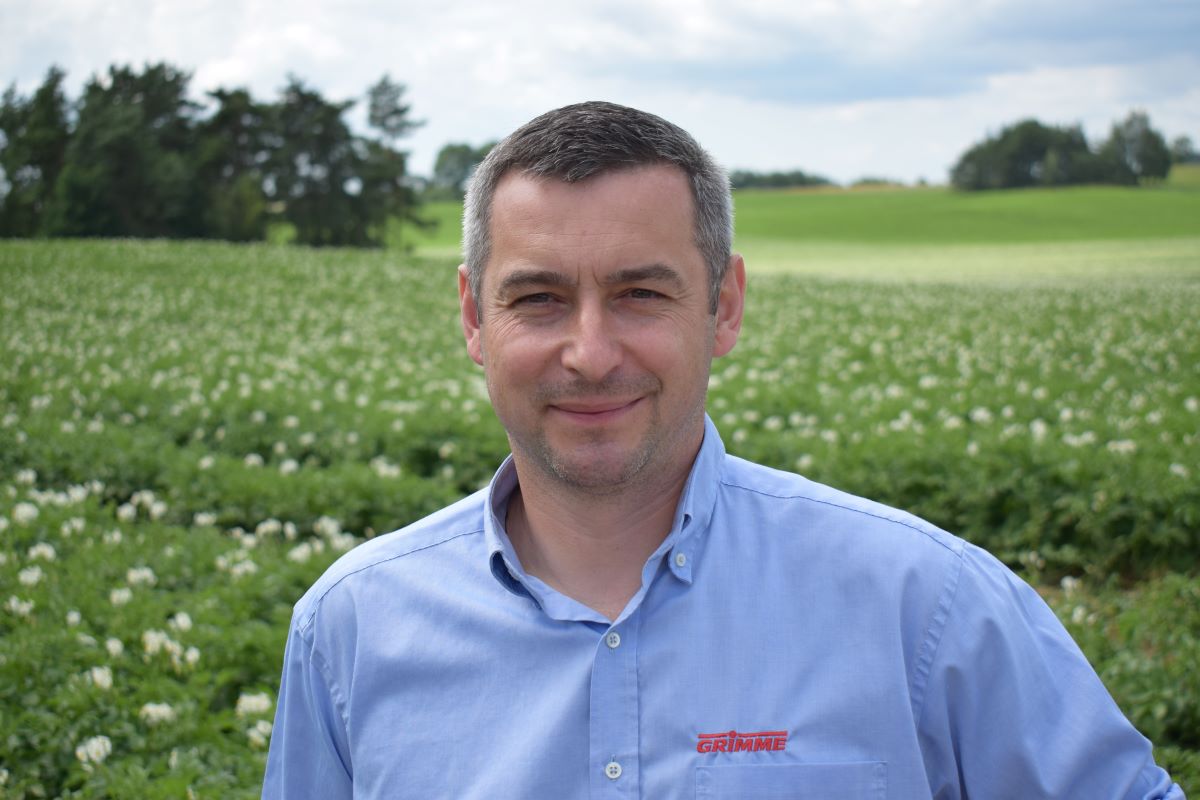 Daniel Kruczek, regionalny kierownik sprzedaży firmy Grimme od kilku lat współpracuje z gospodarstwem w Szkotowie, wdraża i testuje kolejne rozwiązania, bez których właścicielka gospodarstwa nie wyobraża sobie produkcji ziemniaka