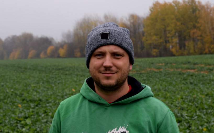 Dominik Kamiński zarządza gospodarstwem rolnym w miejscowości Szyldak w powiecie ostródzkim