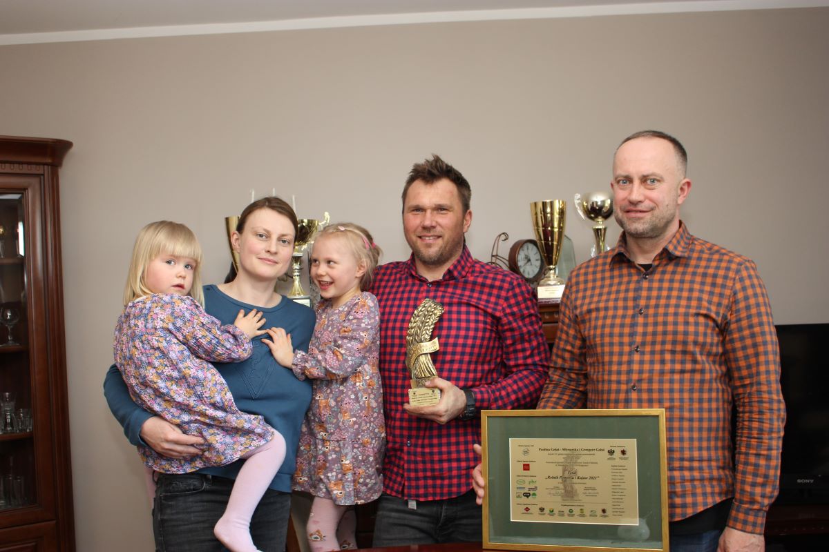  lewej: Paulina Gołaś-Młynarska wraz z mężem Szymonem oraz córkami Alicją i Zuzanną,  a także bratem Grzegorzem Gołasiem