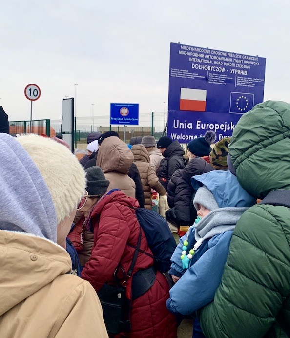 To zdjęcie zrobiła Irina, kiedy wraz z tłumem swoich rodaków przekraczali granicę z Polską w Dołhobyczowie