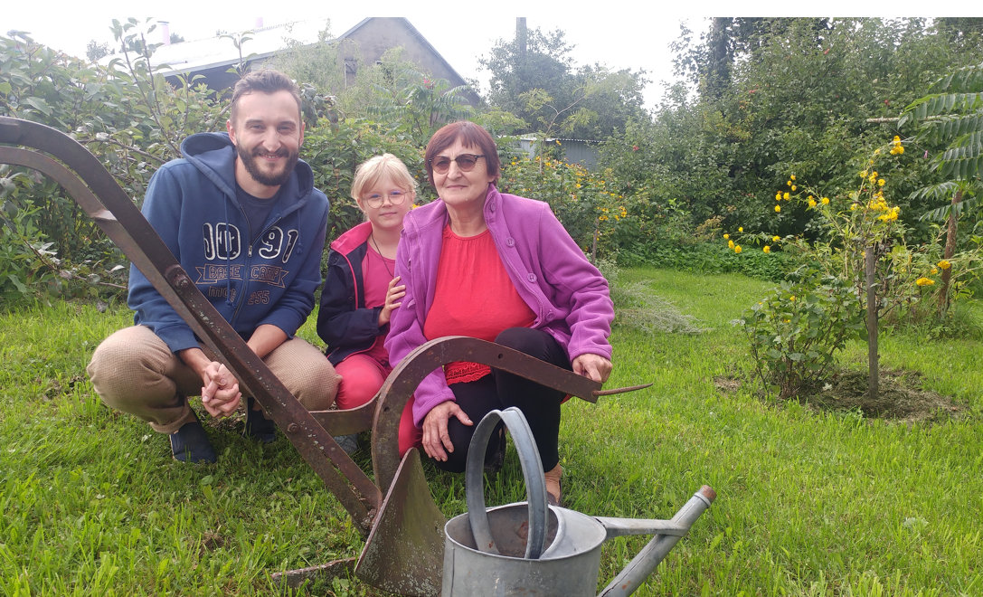 Alicja Moroz cieszy się, że pasje ogrodnicze może dzielić z rodziną – synem Łukaszem i wnuczką Michaliną