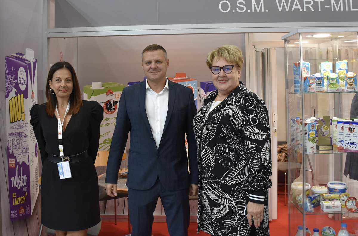 OSM WART-MILK na Polagrze reprezentowali m.in. od prawej: prezes Irena Miedzińska, wiceprezes Dariusz Ostrouch i Magdalena Dzimińska – dyrektor handlu