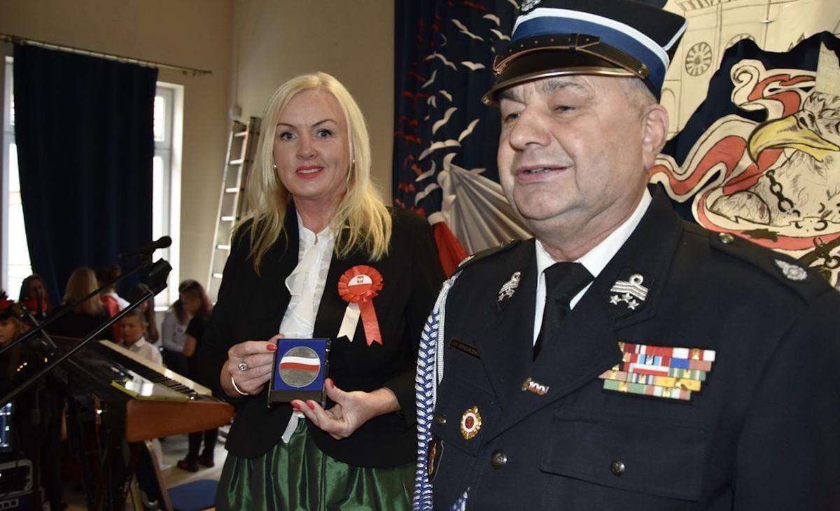 Wójt Gminy Wądroże Wielkie – Elżbieta Jedlecka i wiceprezes OSP Granowice – Jan Grygorcewicz
