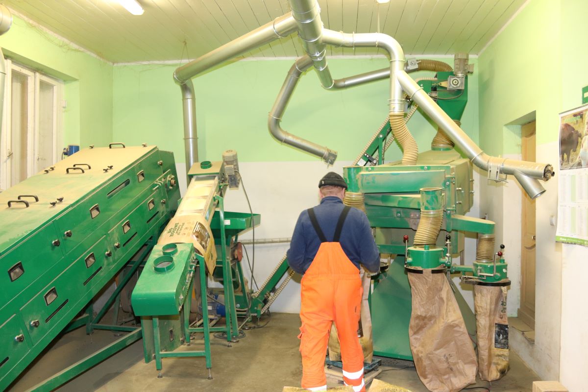 Pasze ziołowe dla zwierząt przygotowywane są w zakładzie w miejscowości Kłopoty Bujny