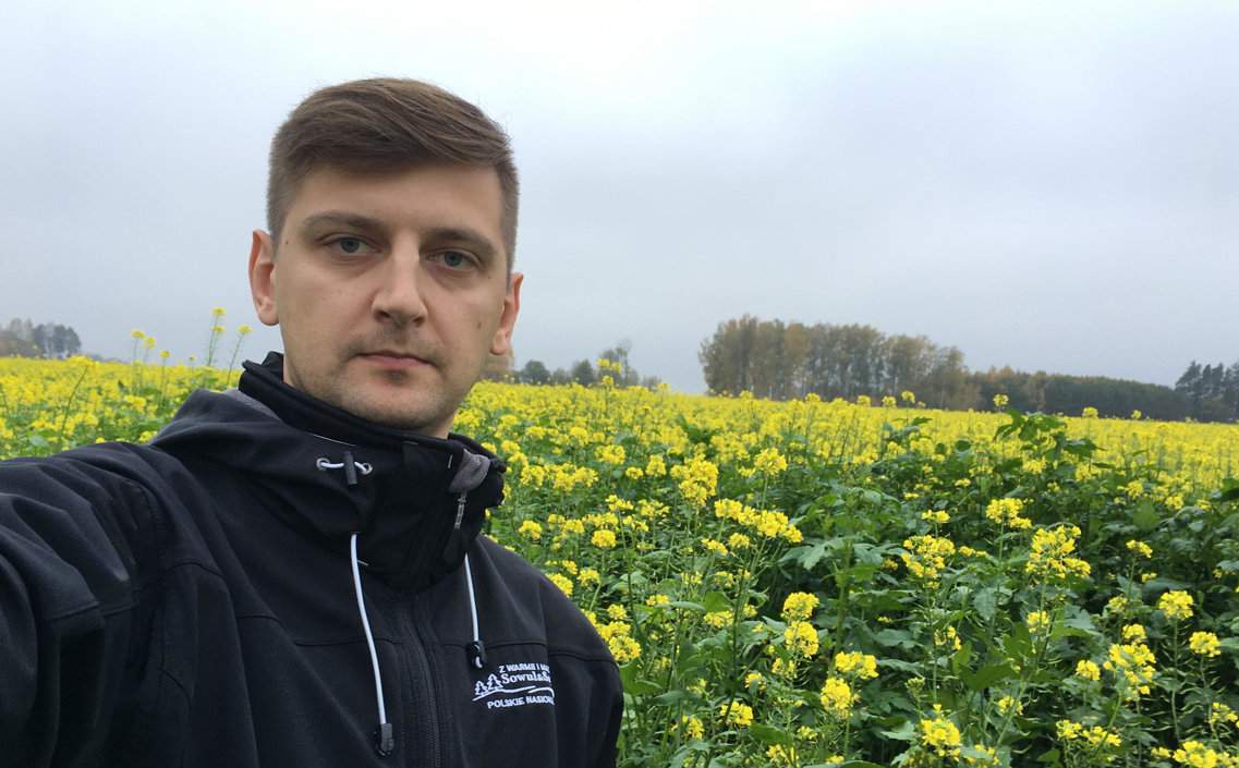 Karol Żywalewski, specjalista ds. agrotechniki z firmy Sowul & Sowul regularnie w różnych terminach i na różnych glebach przeprowadza rolników przez cały proces podsiewu