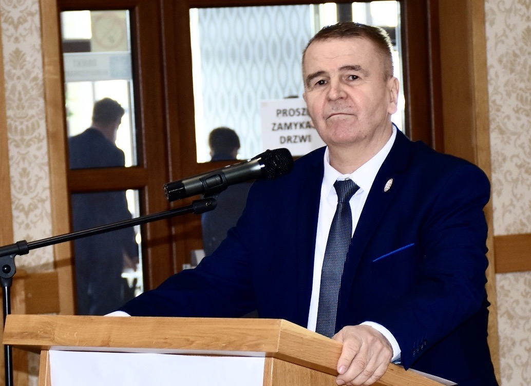 Prezes Dariusz Sapiński podczas sprawozdania