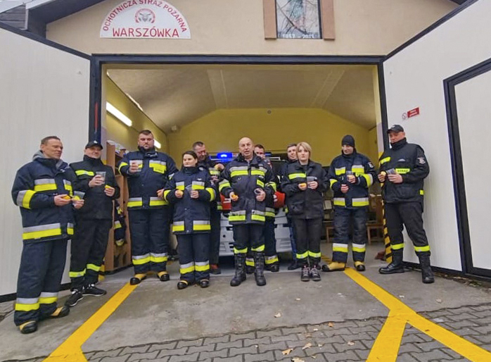 Strażacy podczas akcji charytatywnej dla Jagody chorej na SMA