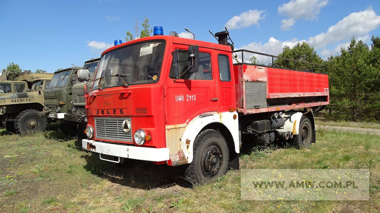AMW w Bydgoszczy oferuje dwa Ursusy C-360 oraz wóz strażacki