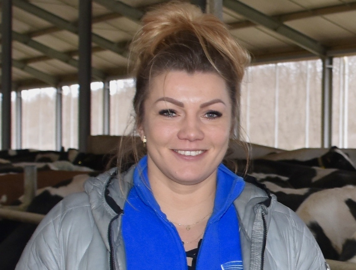 Główna hodowczyni Marta Grabowska w SK Pępowo ma pod opieką 1200 krów, z czego ponad 800 to hf-y odmiany czarno-białej, a 350 to simentale w typie mlecznym. Mleko odbiera Spółdzielnia Mleczarska w Gostyniu