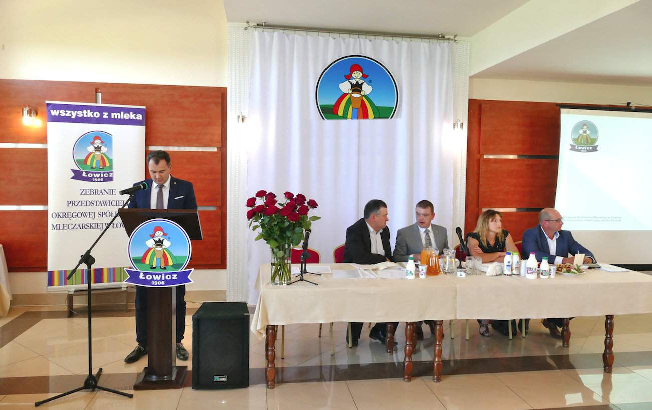 Sprawozdanie zarządu przedstawiał wiceprezes Łukasz Siewierski. Prezydium zebrania (od lewej): Tomasz Michalak, Tomasz Chądzyński, Małgorzata Majewska-Krukowska i Janusz Wasilewski