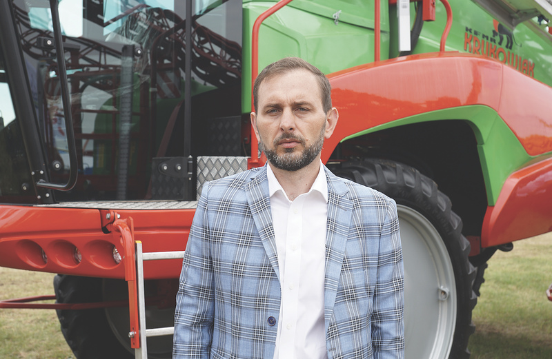 – Obecnie rynek nowych samojezdnych opryskiwaczy w Polsce szacowany jest na kilkadziesiąt maszyn rocznie, ale w kolejnych latach będzie sukcesywnie się zwiększał – mówi Tomasz Żywiczka, dyrektor ds. sprzedaży i marketingu w KFMR Krukowiak