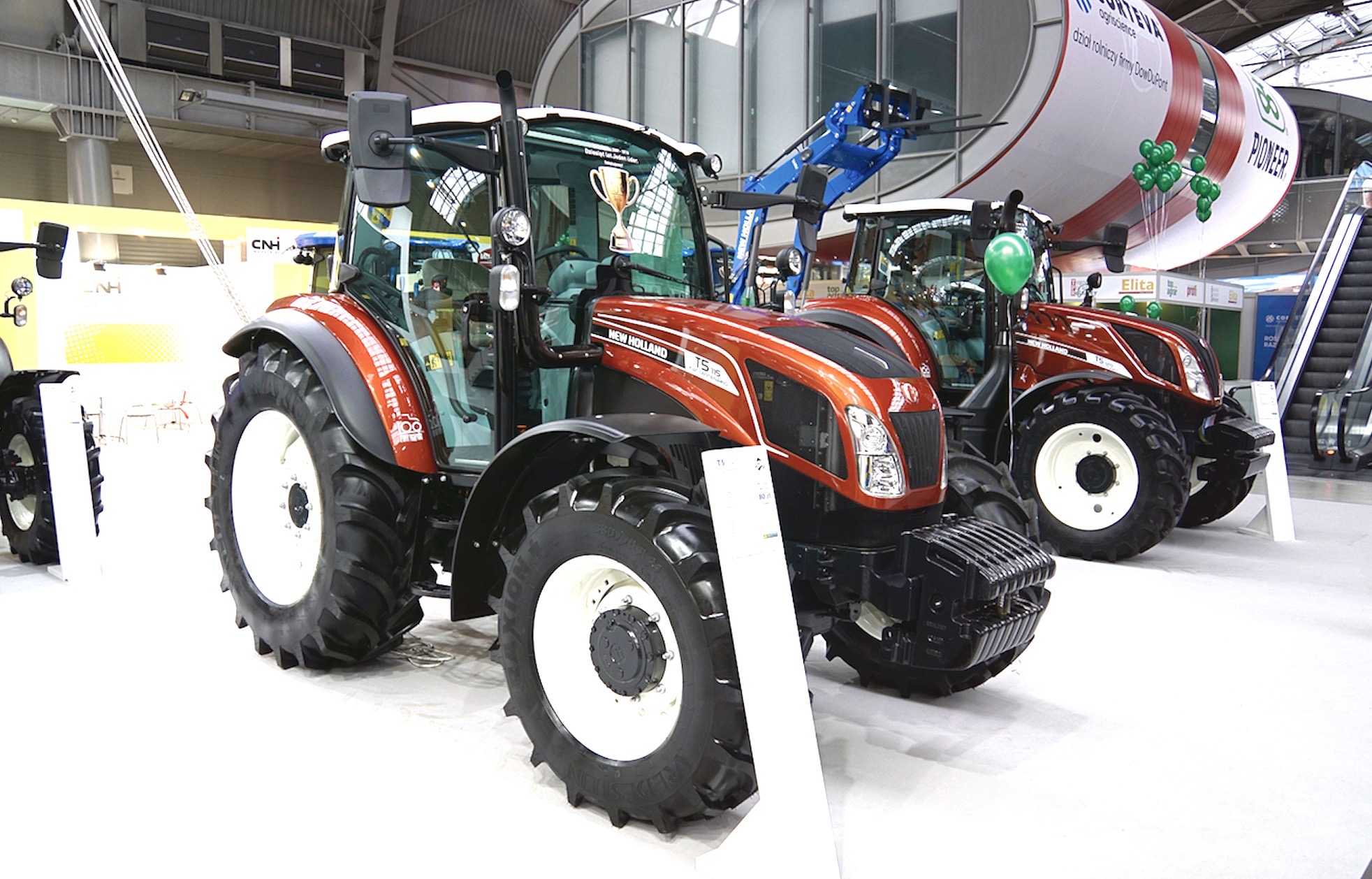  32 119 szt.  – tyle traktorów zostało zarejestrowanych w Polsce od stycznia do końca listopada br. Mowa o traktorach nowych pochodzenia krajowego (12 447 szt.) i zagranicznego (1284 szt.), a także ciągnikach z rynku wtórnego (18 388 szt.)