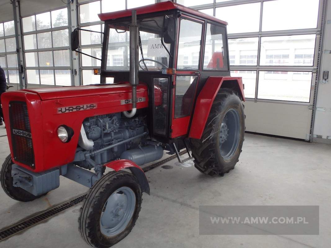 Poznański oddział agencji wystawił na sprzedaż m.in. ciągnik rolniczy Ursus C-360 z 1987 roku, którego cena wywoławcza wynosi 12 tys. złotych. 