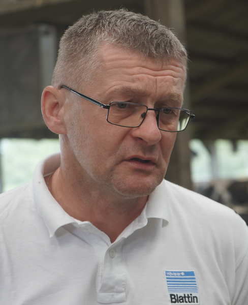 Zbigniew Pustuła – doradca żywieniowy firmy Blattin współpracuje z fermą „Mlekoland” od początku jej funkcjonowania, czyli od 20 lat